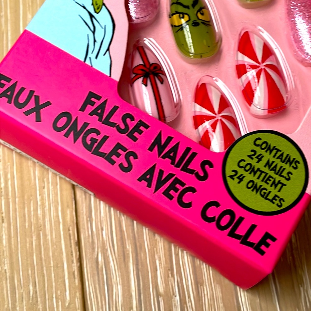 Grinch Nails - Picture 2 of 5